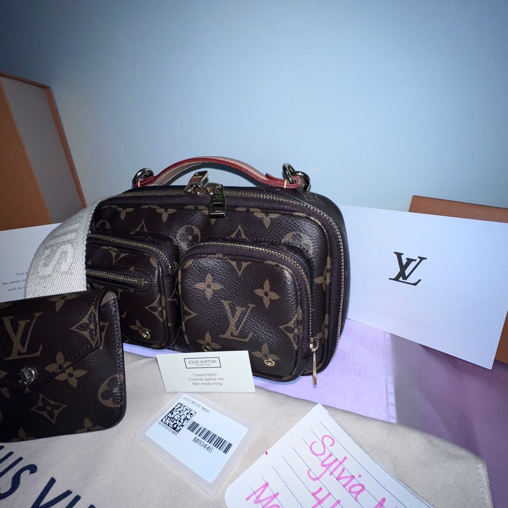 Louis Vuitton Authentic Monogram Utility Crossbody - image 4